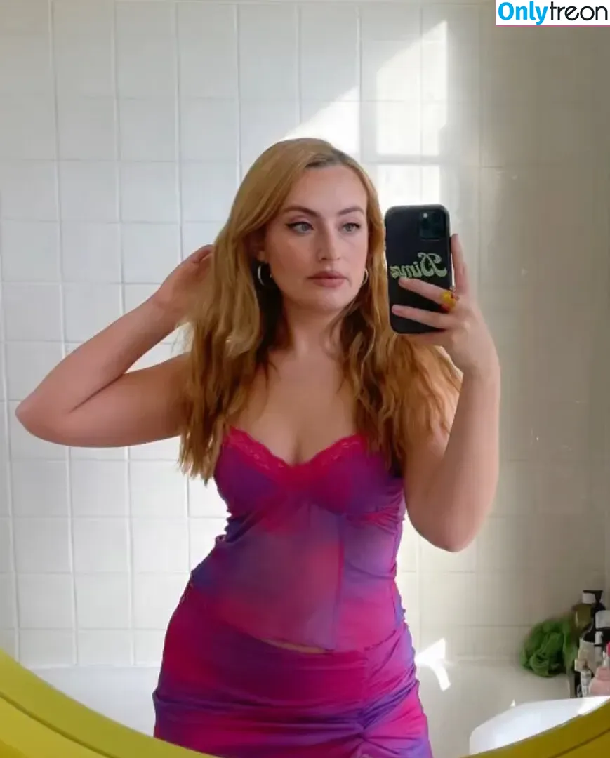 Amelia Dimoldenberg nude photo #0061 (ameliadimz / emilynudess)