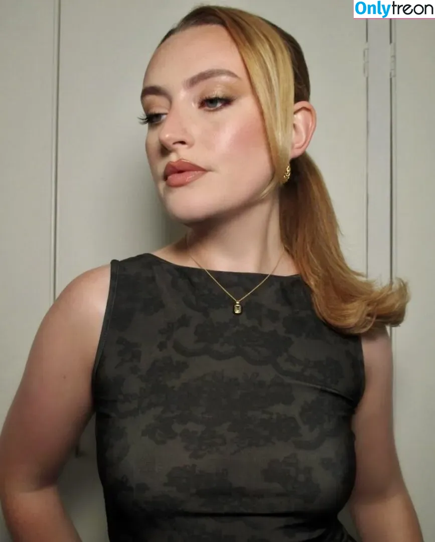 Amelia Dimoldenberg nude photo #0068 (ameliadimz / emilynudess)