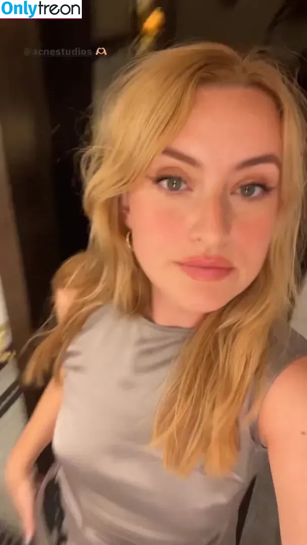 Amelia Dimoldenberg nude photo #0099 (ameliadimz / emilynudess)