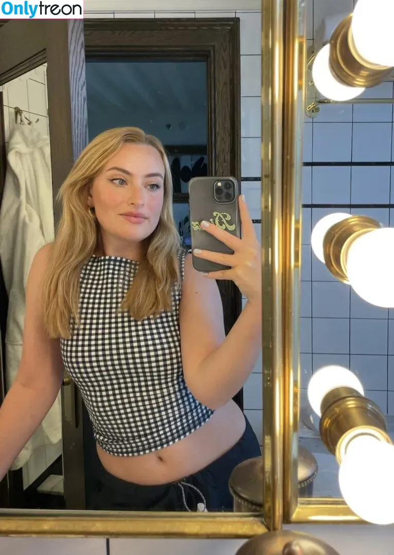 Amelia Dimoldenberg nude photo #0100 (ameliadimz / emilynudess)