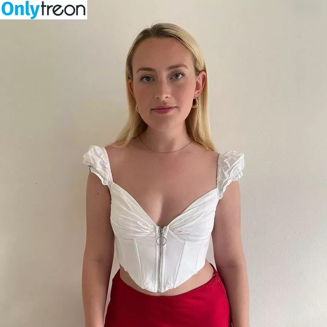Amelia Dimoldenberg nude photo #0322 (ameliadimz / emilynudess)