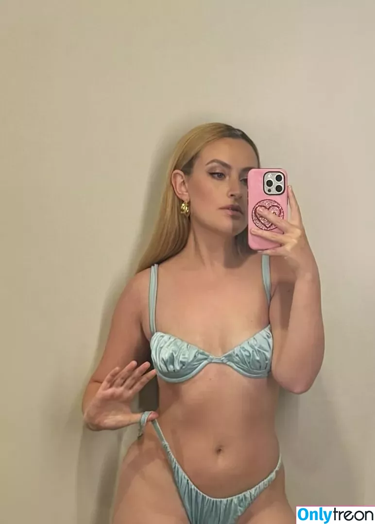 Amelia Dimoldenberg nude photo #0364 (ameliadimz / emilynudess)