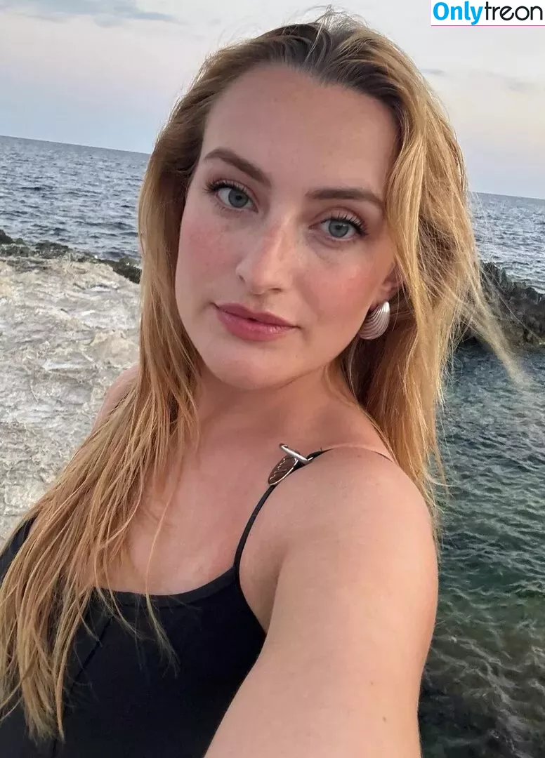 Amelia Dimoldenberg nude photo #0367 (ameliadimz / emilynudess)