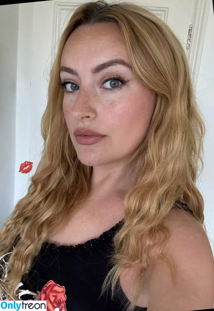 Amelia Dimoldenberg nude photo #0371 (ameliadimz / emilynudess)