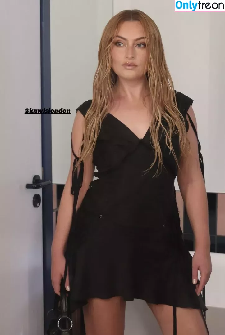 Amelia Dimoldenberg nude photo #0421 (ameliadimz / emilynudess)