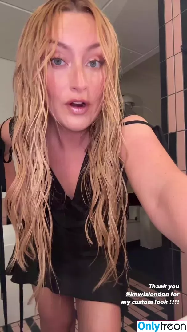 Amelia Dimoldenberg nude photo #0423 (ameliadimz / emilynudess)