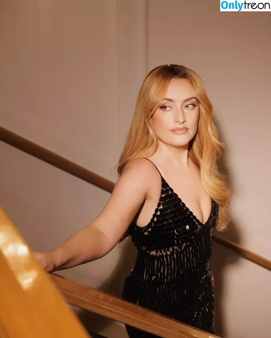 Amelia Dimoldenberg nude photo #0505 (ameliadimz / emilynudess)