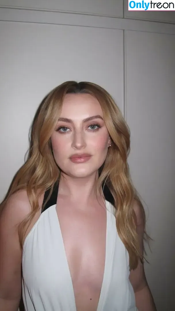 Amelia Dimoldenberg nude photo #0529 (ameliadimz / emilynudess)