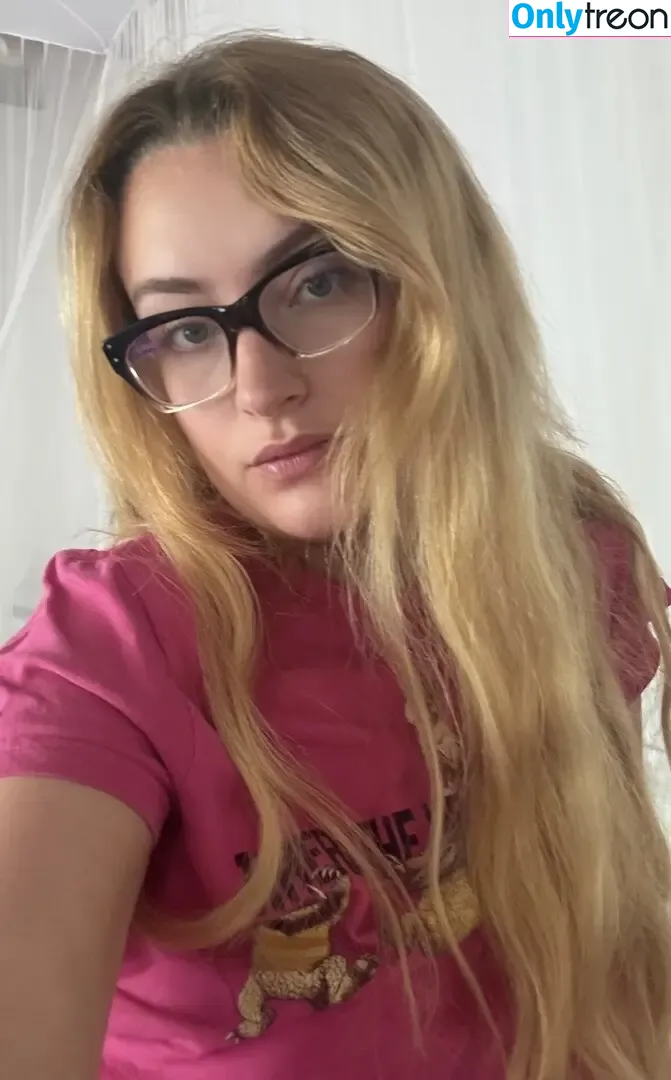 Amelia Dimoldenberg nude photo #0586 (ameliadimz / emilynudess)