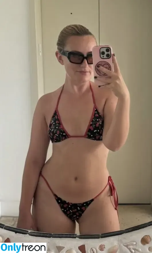 Amelia Dimoldenberg nude photo #0697 (ameliadimz / emilynudess)