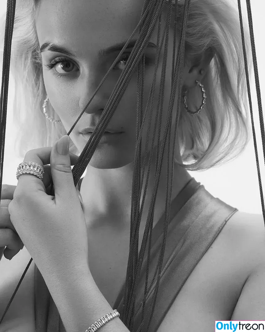 Amelia Eve Gibson голая photo #0173 (Millie Gibson / milliegibbo)