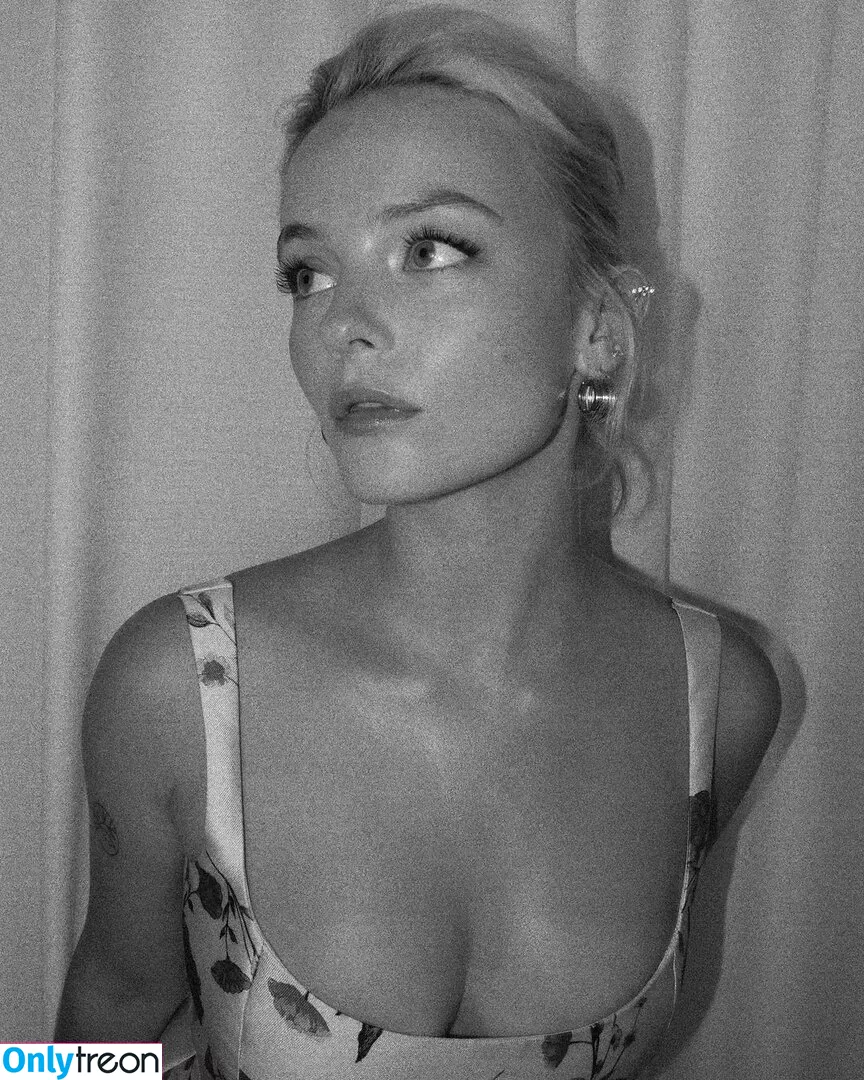 Amelia Eve Gibson nude photo #0203 (Millie Gibson / milliegibbo)