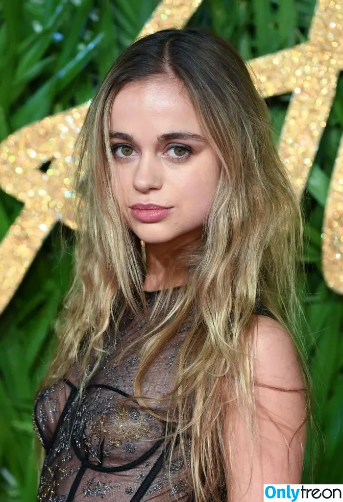 Amelia Windsor nude photo #0002 (amelwindsor)