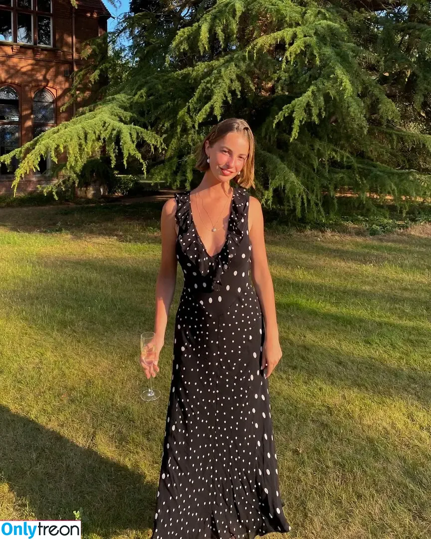 Amelie Manzoli nude photo #0861 (Am.e.lie)