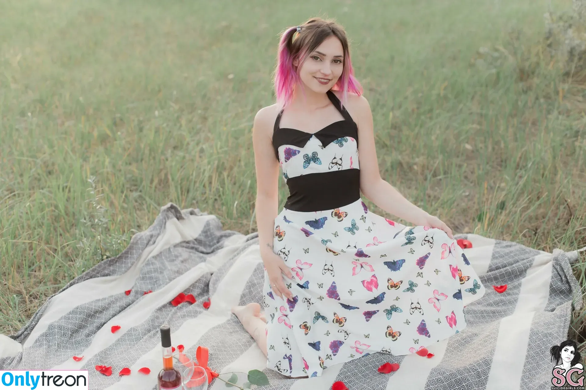 Amelieweed nude photo #0215 (amelieweeed)