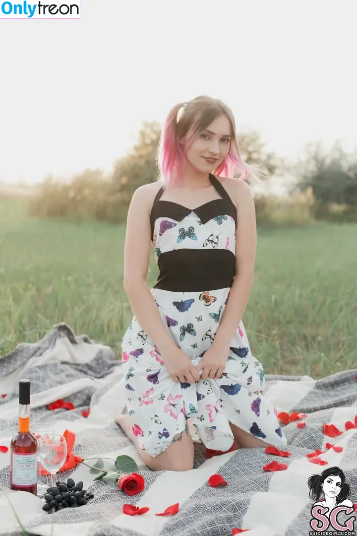 Amelieweed nude photo #0216 (amelieweeed)