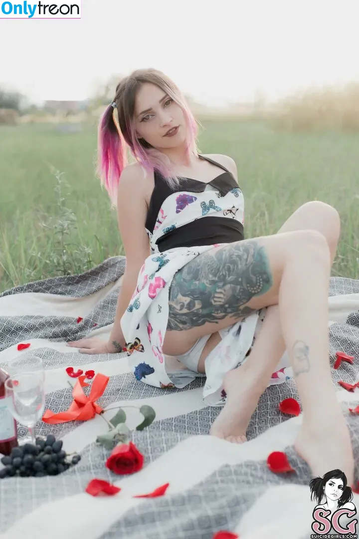 Amelieweed nude photo #0222 (amelieweeed)