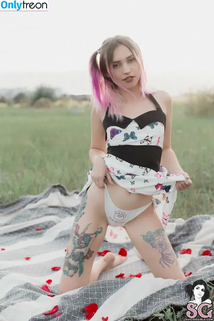 Amelieweed nude photo #0227 (amelieweeed)