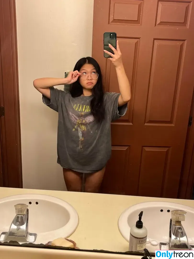 Amina Li nude photo #0006 (peachystrudel / realaminali)