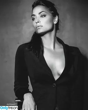 Amira Pocher / amirapocher фото голая #0421