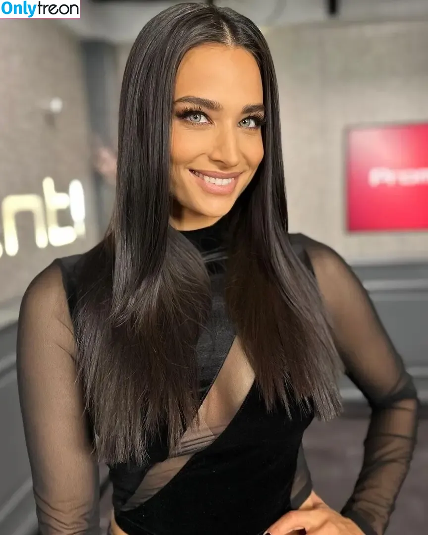 Amira Pocher голая photo #0246 (amirapocher)
