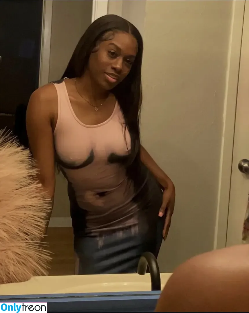 Amira Symon nude photo #0005 (amira.symon / ch0cobunny)