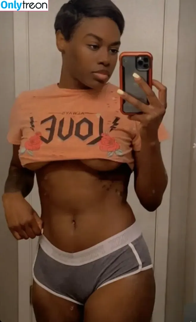 Amira Symon nude photo #0015 (amira.symon / ch0cobunny)
