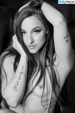 amirahadarax / amiraadarax nude photo #0077