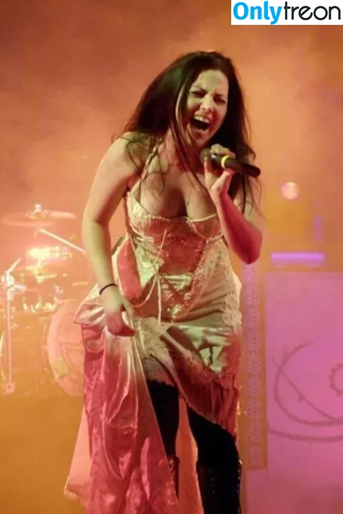 Amy Lee nude photo #0095 (AmyLee_plays / Slemgem / amy_lee / amyleeplays)