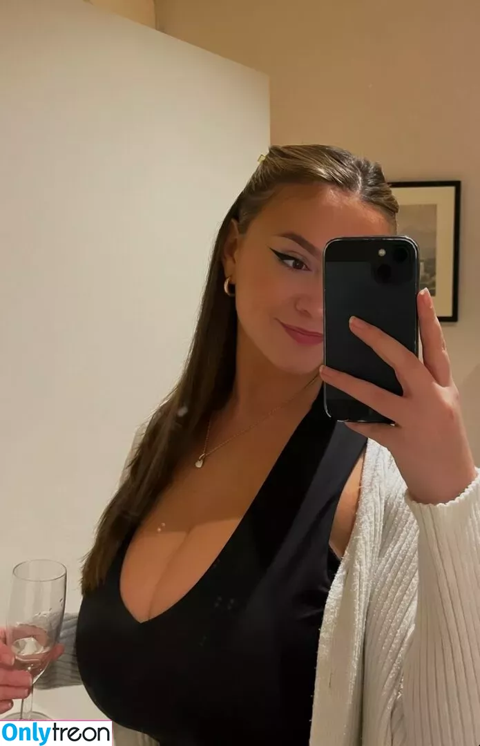 Amy Quesada-Getgood голая photo #0020 (Amy_qg)
