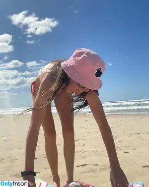 Amy Shark / amyshark nude photo #0062