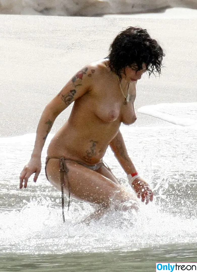 Amy Winehouse nude photo #0018 (483399061 / amywinehouse)