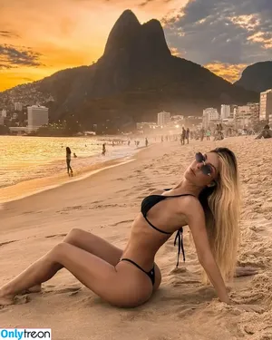 Ana Bruna Avila / anabruna фото голая #0236