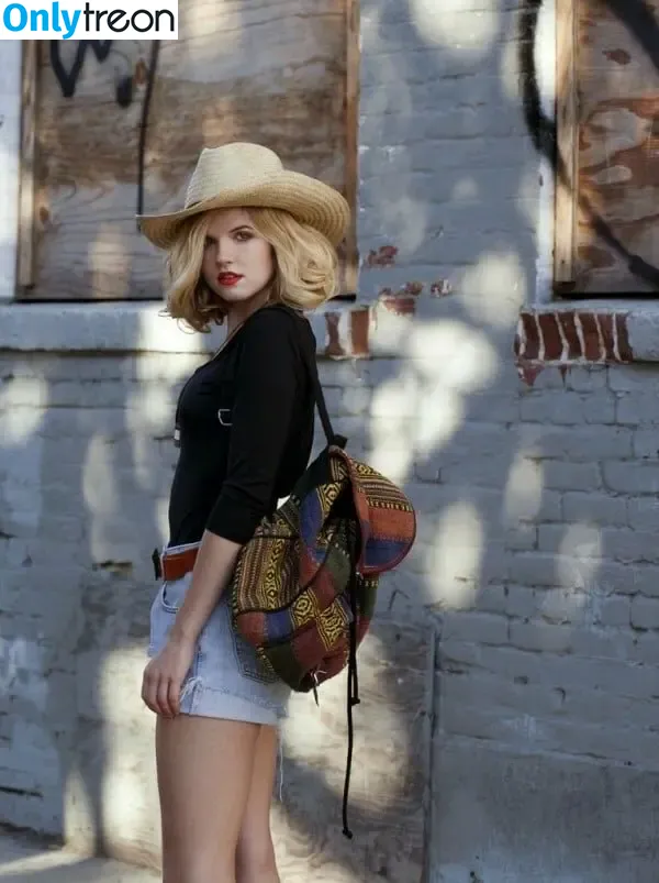 Ana Mulvoy Ten голая photo #0002 (anamulvoyten)