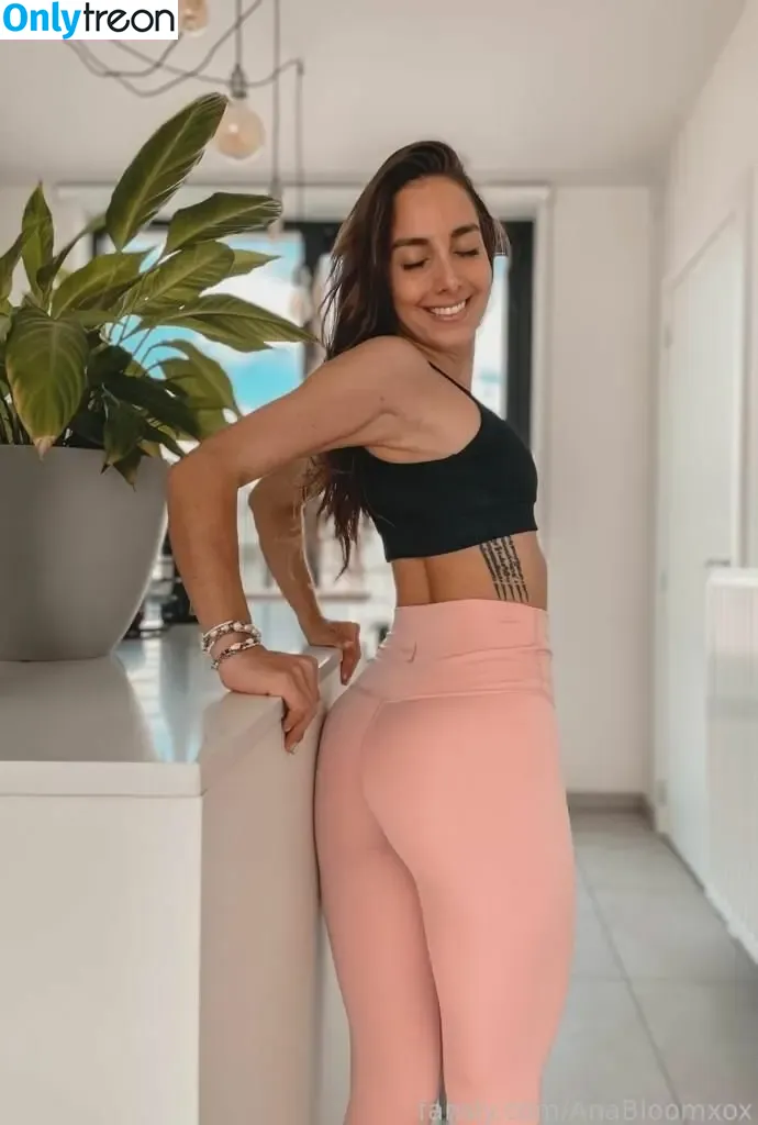 AnaBloomxox nude photo #0022 (anabloomvisualartist)