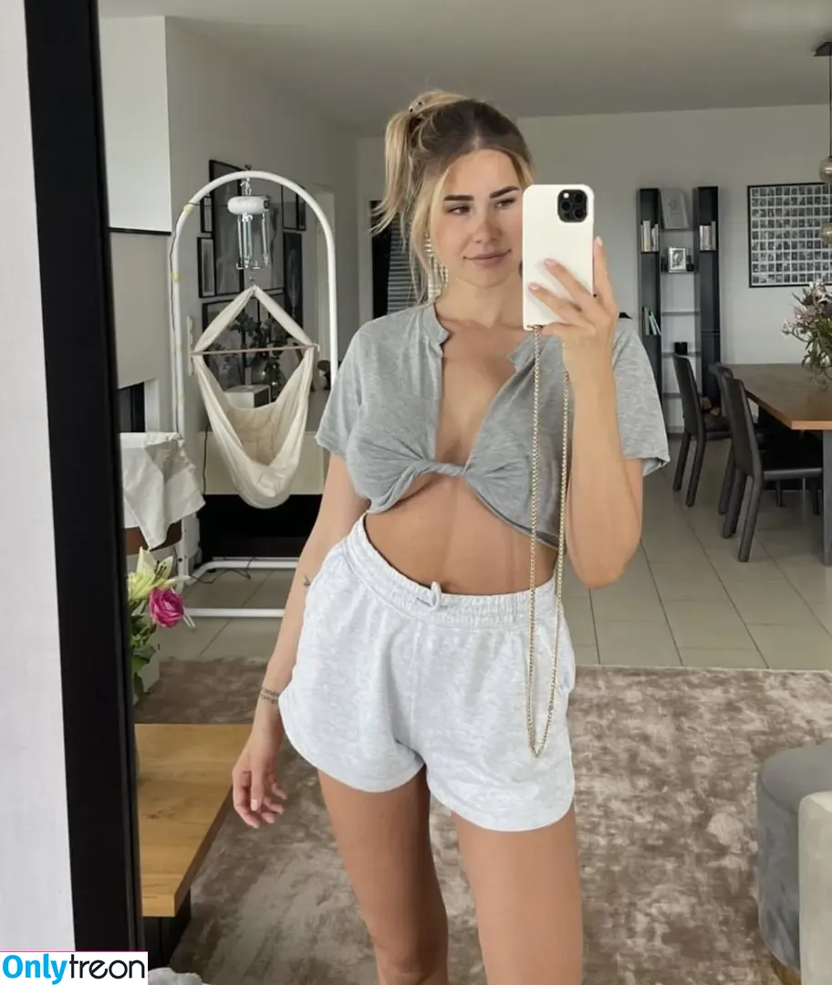 Anahita Rehbein голая photo #0001 (anahitarehbein)