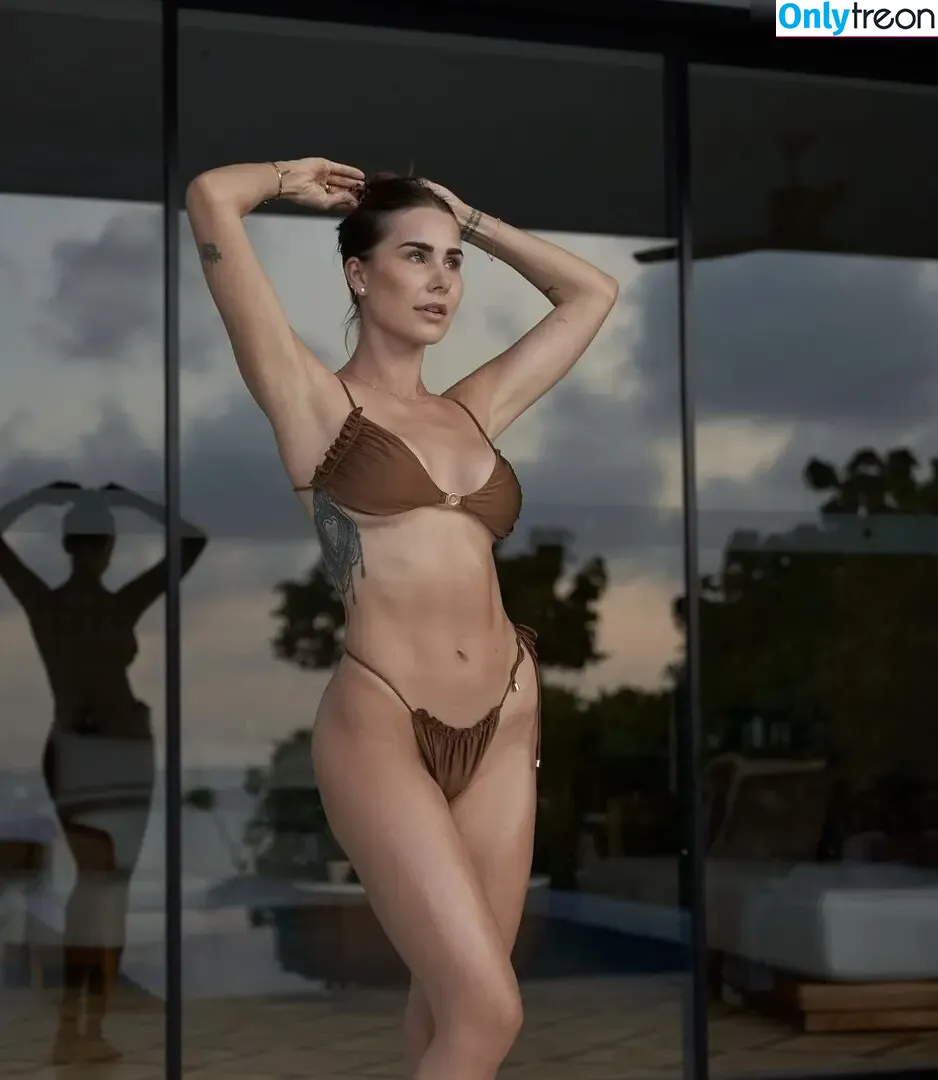 Anahita Rehbein nude photo #0065 (anahitarehbein)