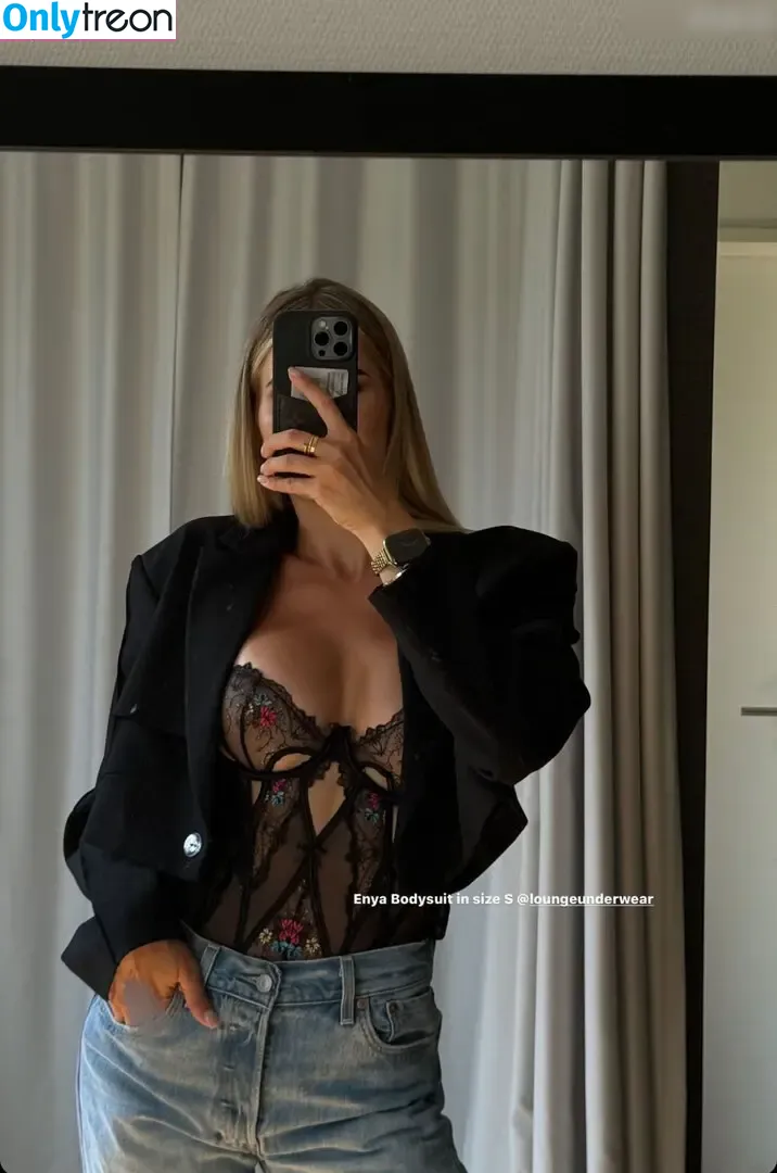 Anahita Rehbein nude photo #0093 (anahitarehbein)