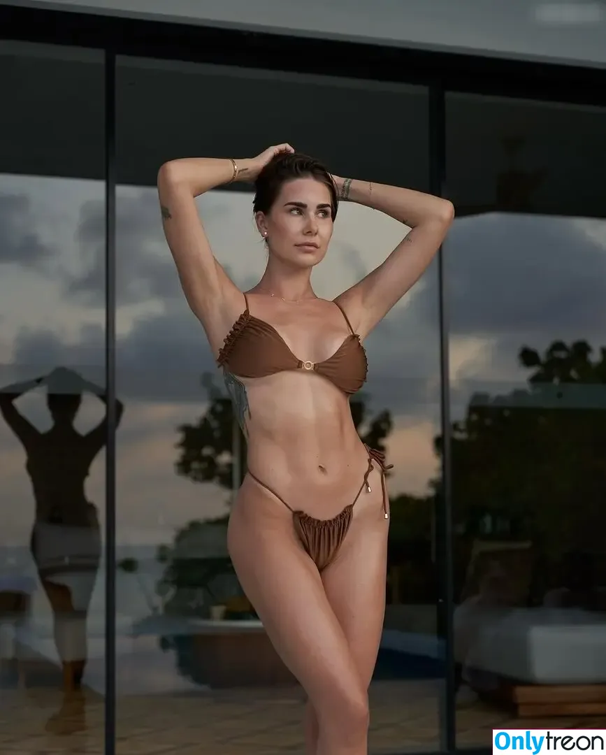 Anahita Rehbein nude photo #0099 (anahitarehbein)