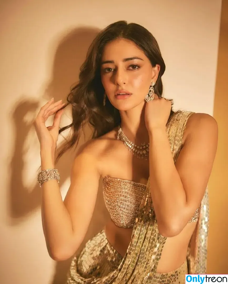 Ananya Pandey голая photo #0086 (ananyapanday)