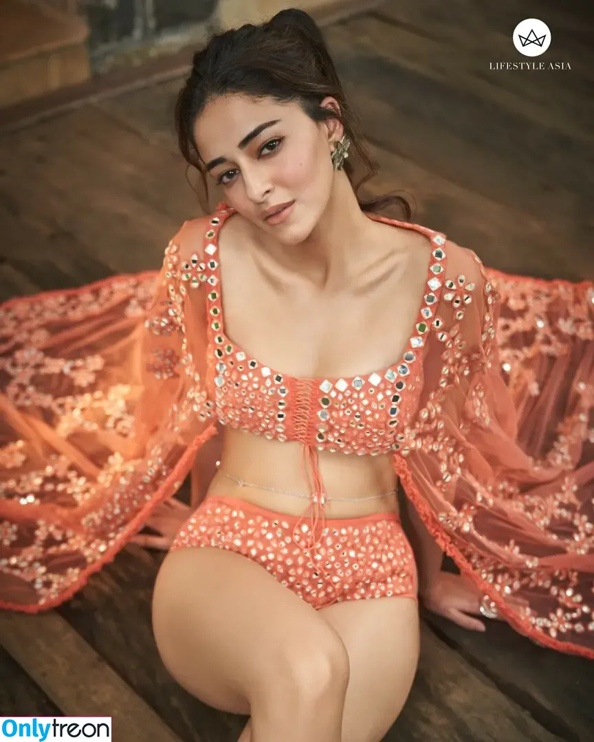 Ananya Pandey голая photo #0134 (ananyapanday)