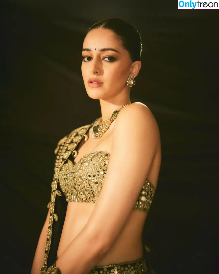 Ananya Pandey голая photo #0142 (ananyapanday)