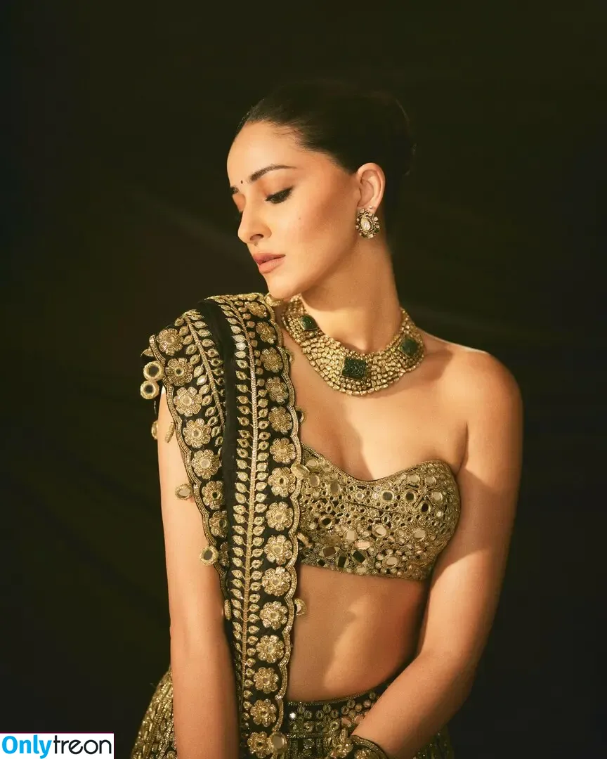 Ananya Pandey голая photo #0147 (ananyapanday)