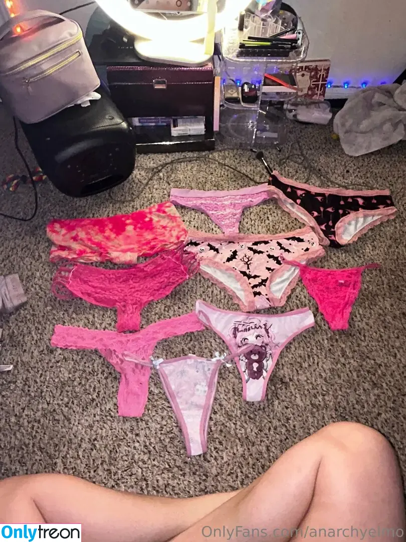 anarchyelmo nude photo #0225 (theanarchyelmo)
