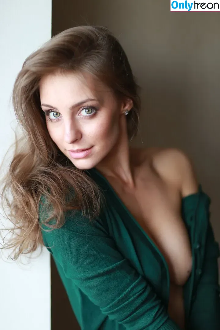 Anastasiya Peredistova nude photo #0004 (aanastasiya / staysseeperry)