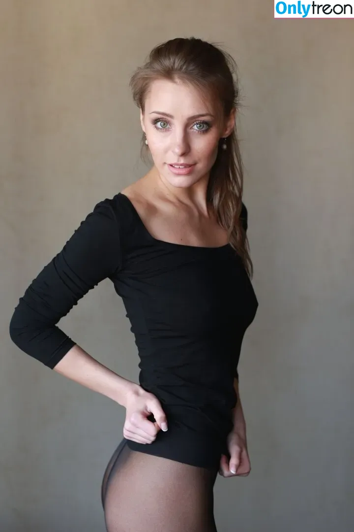 Anastasiya Peredistova nude photo #0014 (aanastasiya / staysseeperry)
