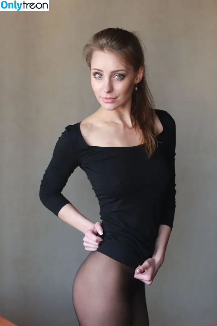 Anastasiya Peredistova nude photo #0016 (aanastasiya / staysseeperry)