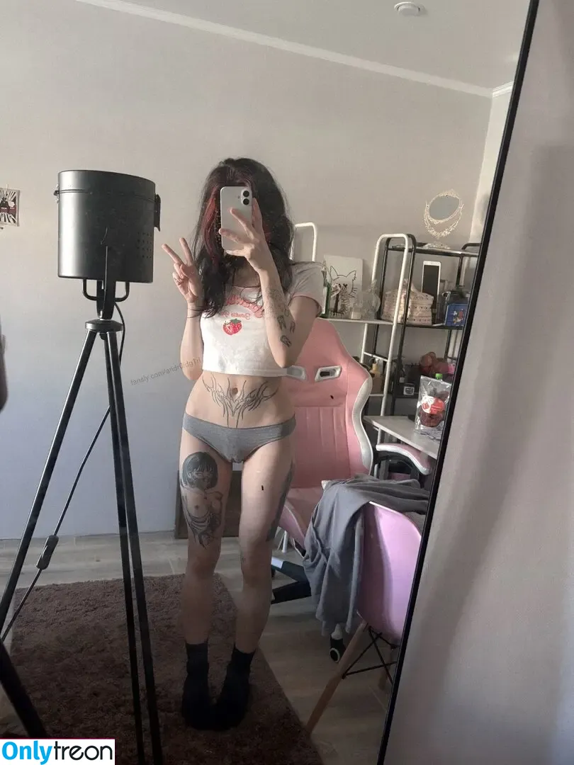 Andr0idg1rl nude photo #0094 (addiegirl_01)