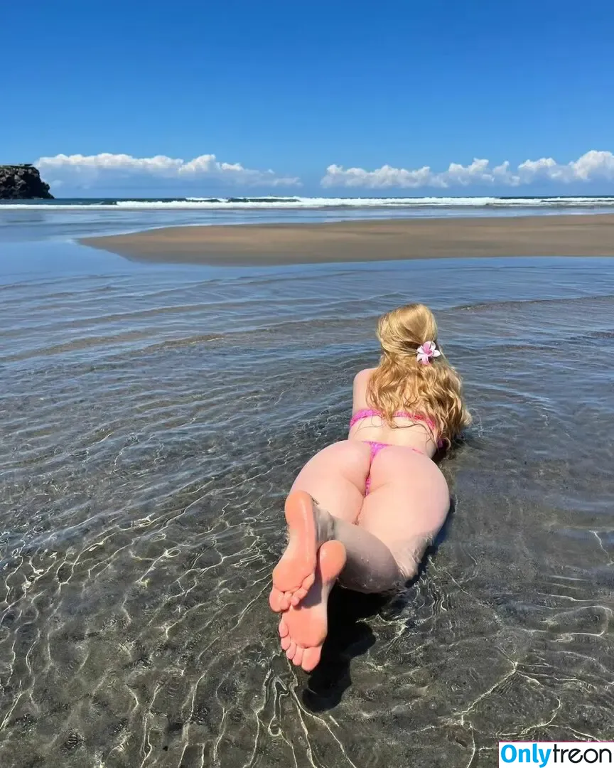 Andrea Pop nude photo #0007 (andreapop__)
