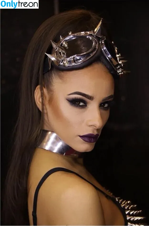AndreeaNicoletaDinu голая photo #0004 (AndreeaNicoletaDinu)